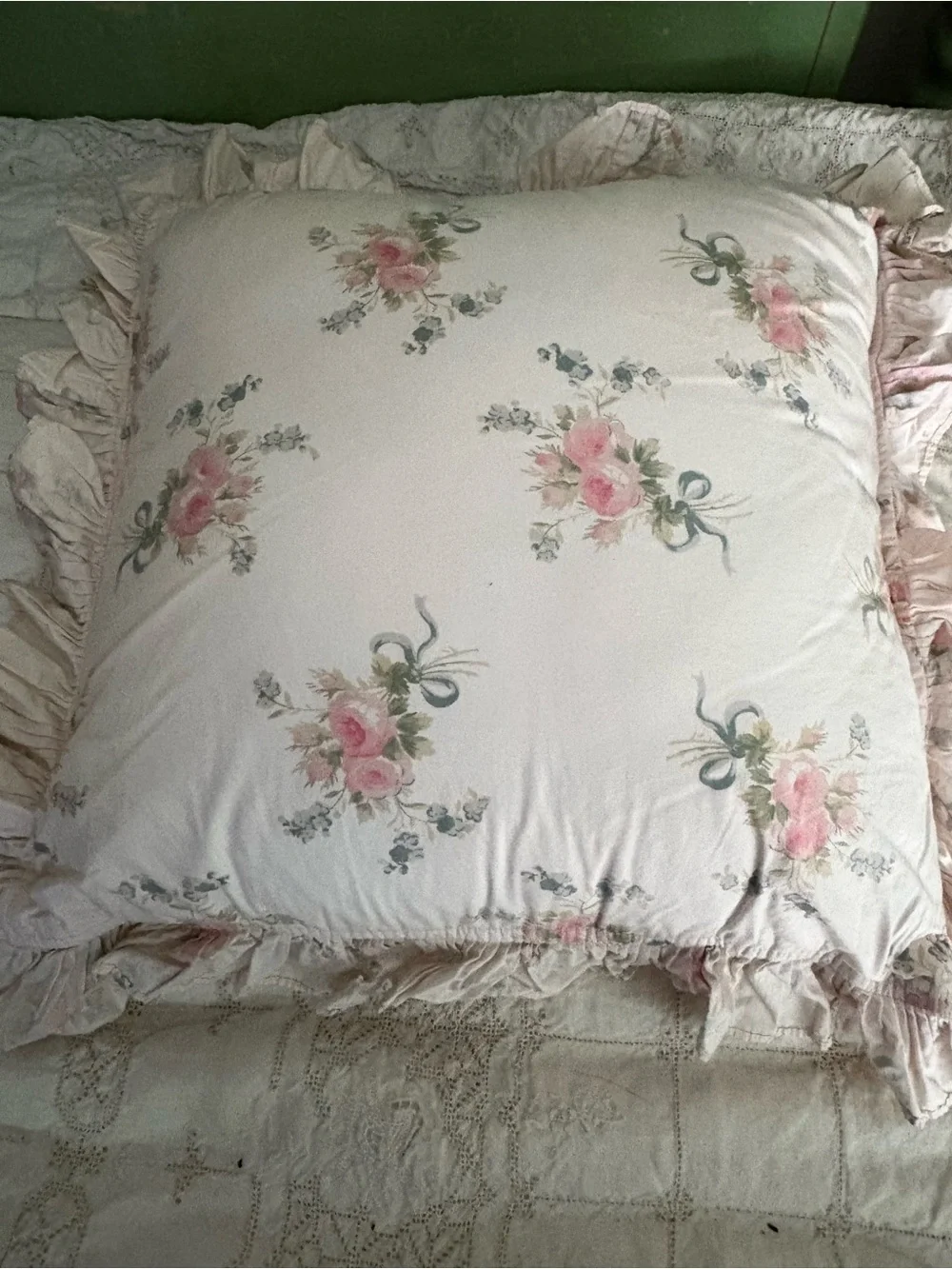 Simply Shabby Chic Pink Ruffle Pilllow Has Flaw See photos